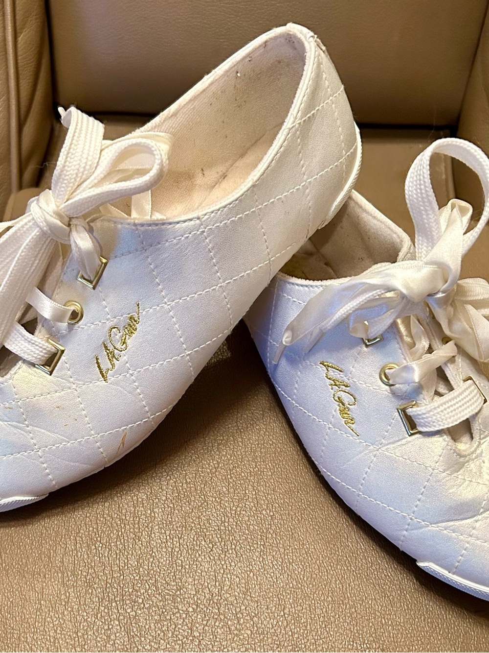 L.A. Gear Beachcomber Sneakers. Creamy White with Gold Accents US-9